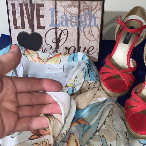 Alfred Dunner short sleeve lined floral button up blouse, Size 10, beige & blue - Picture 17 of 17